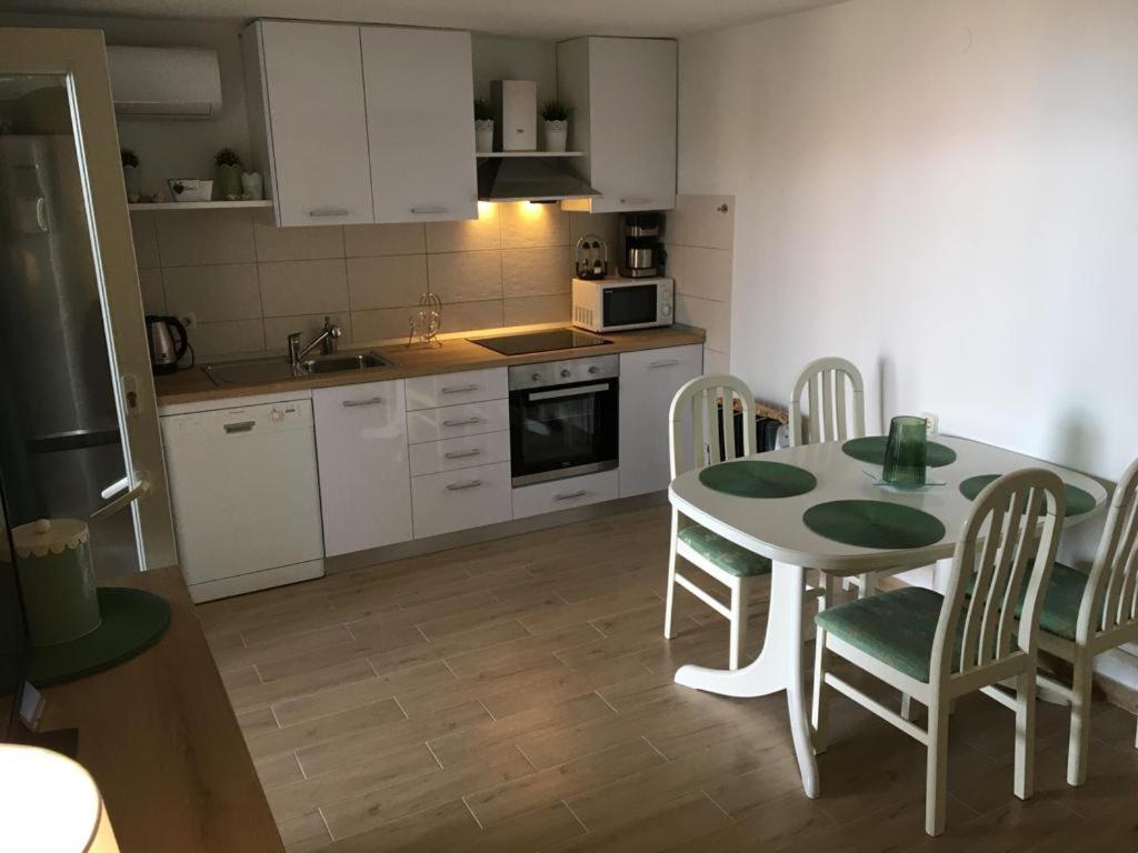 Sole Apartment Sumartin